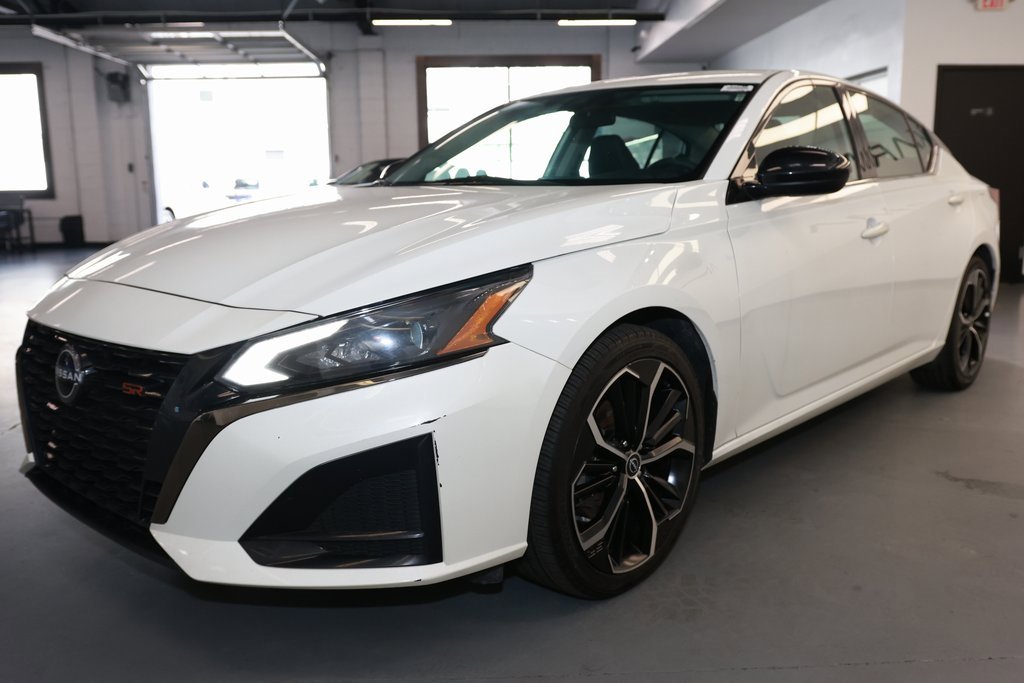 Used 2023 Nissan Altima 2.5 SR image 3