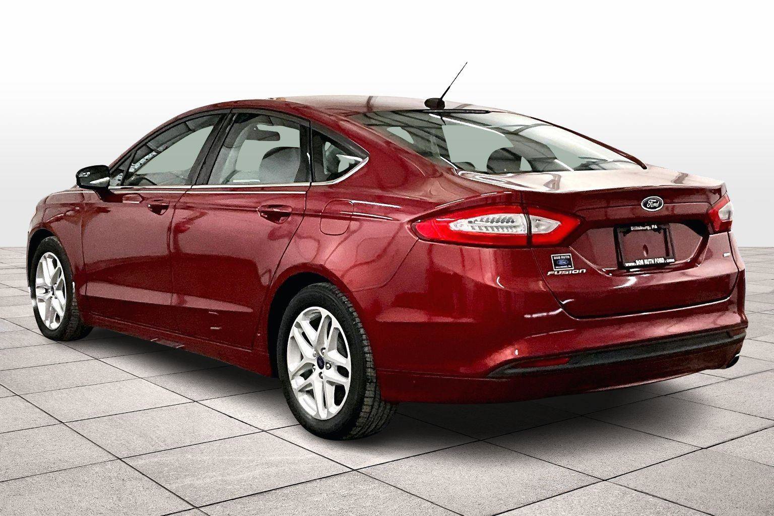 Used 2015 Ford Fusion SE image 11