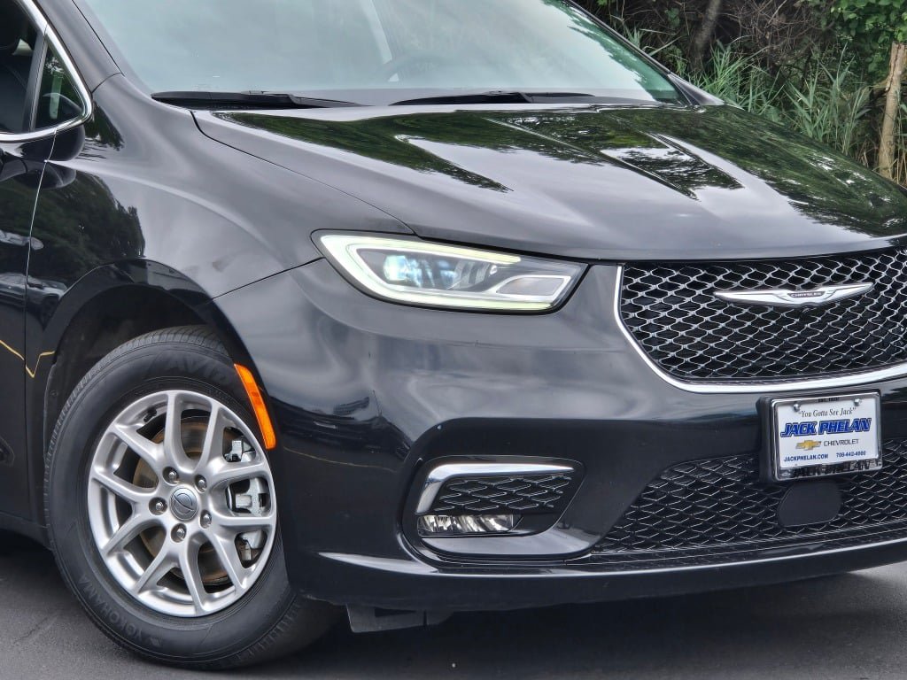 Used 2024 Chrysler Pacifica Touring-L FWD image 3