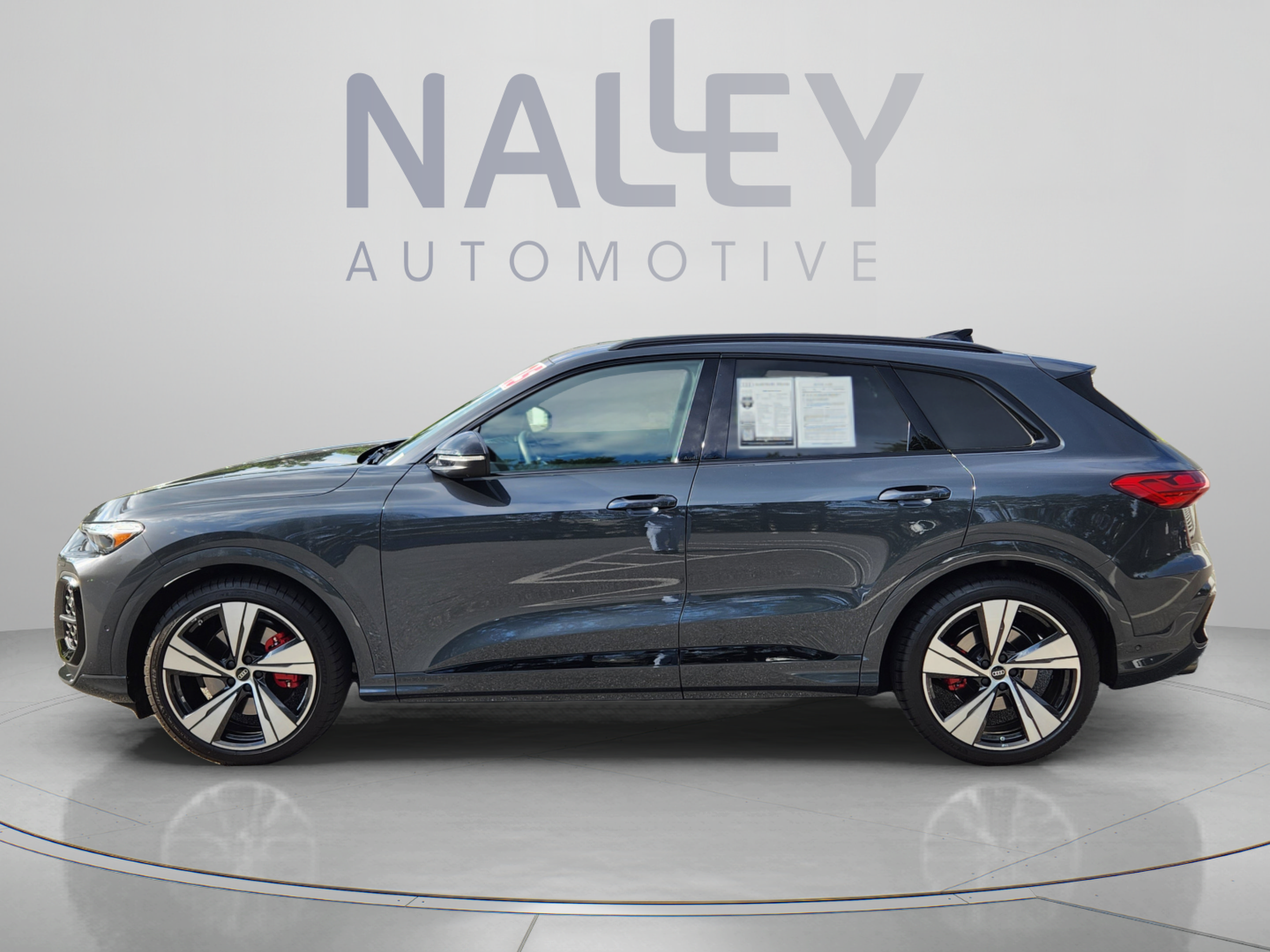 Used 2025 Audi SQ5 Prestige AWD/4WD image 2