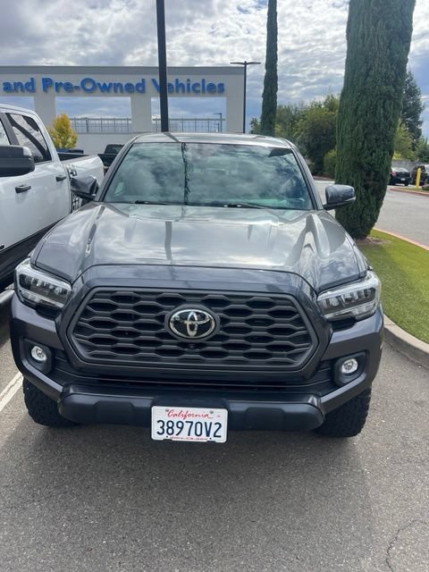 Used 2020 Toyota Tacoma TRD Off-Road w/ TRD Premium Off Road Package AWD/4WD image 3