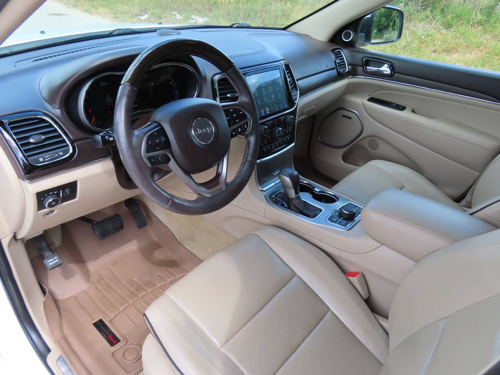 Used 2019 Jeep Grand Cherokee Overland AWD/4WD image 24