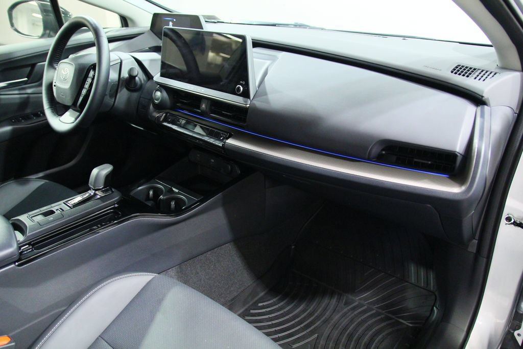 Used 2024 Toyota Prius XLE AWD/4WD image 19