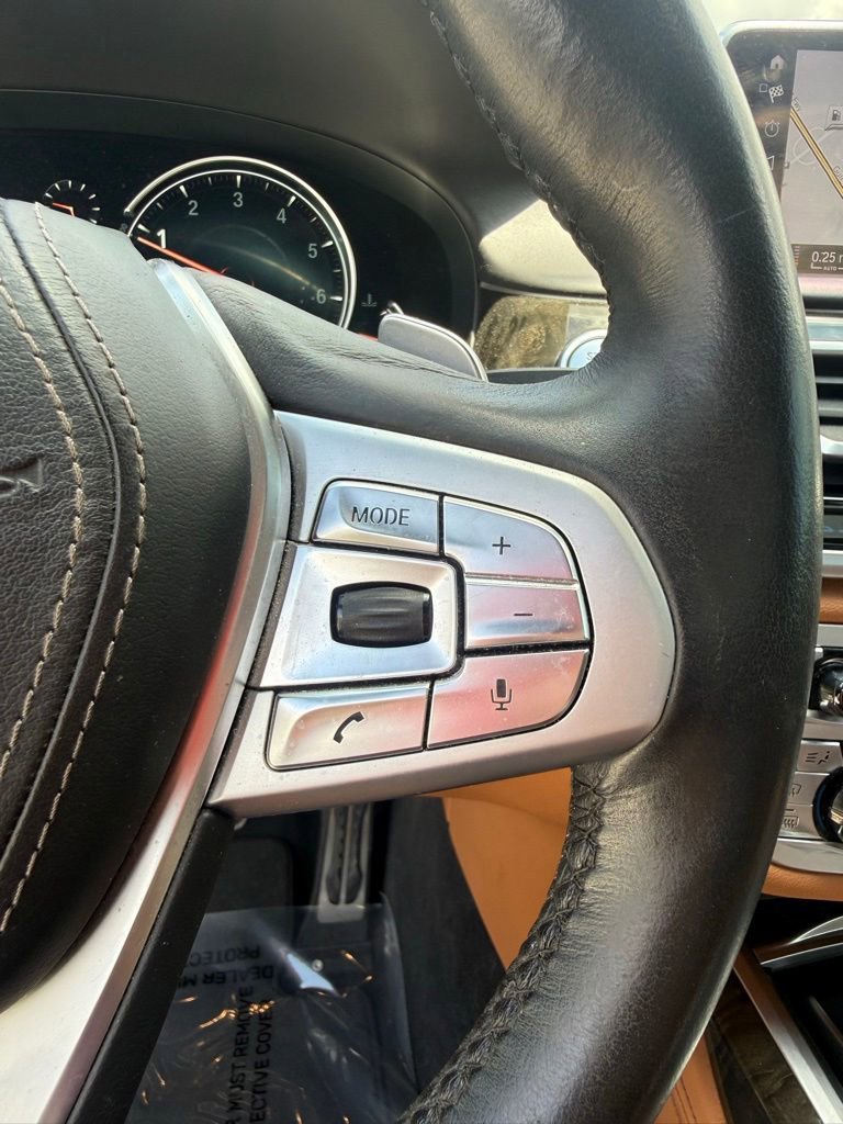 Used 2019 BMW 750i w/ Executive Package RWD image 11