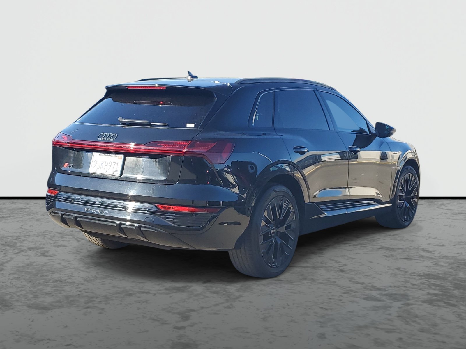 Used 2024 Audi Q8 e-tron Premium Plus AWD/4WD image 4