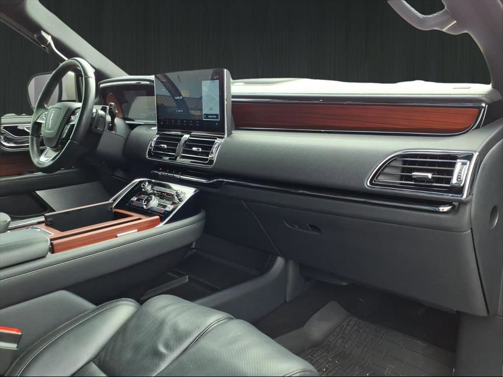 Used 2024 Lincoln Navigator Reserve image 13
