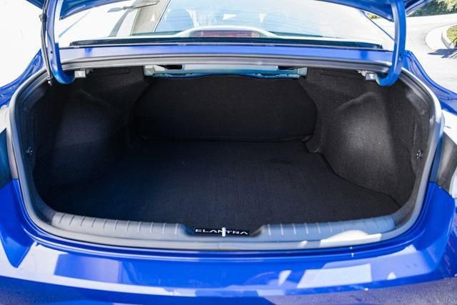 Used 2022 Hyundai Elantra SEL image 9