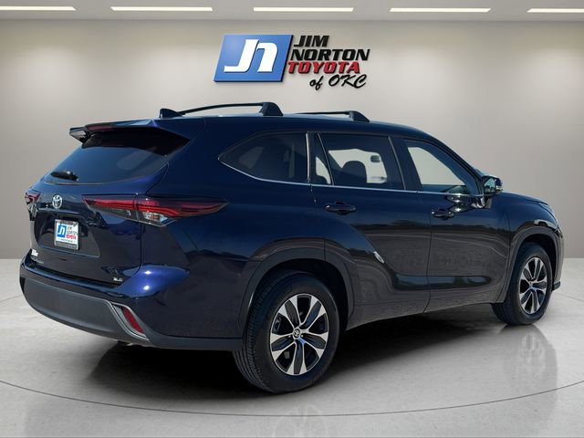 Used 2025 Toyota Highlander XLE FWD image 5