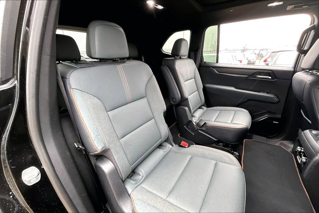 Used 2024 GMC Acadia AT4 w/ Luxury Package image 33