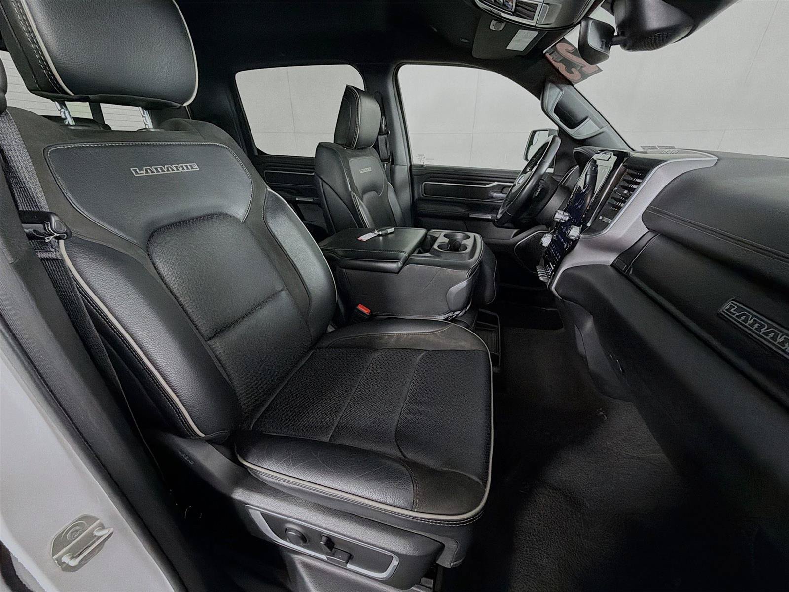 Used 2023 RAM 1500 Laramie AWD/4WD image 30
