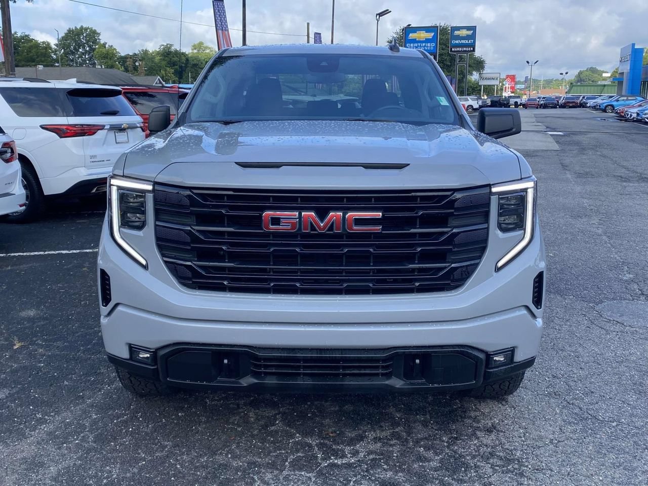 Used 2024 GMC Sierra 1500 Elevation AWD/4WD image 2