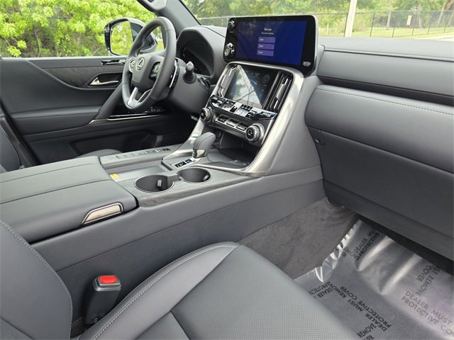 New 2025 Lexus LX 700h Overtrail image 9