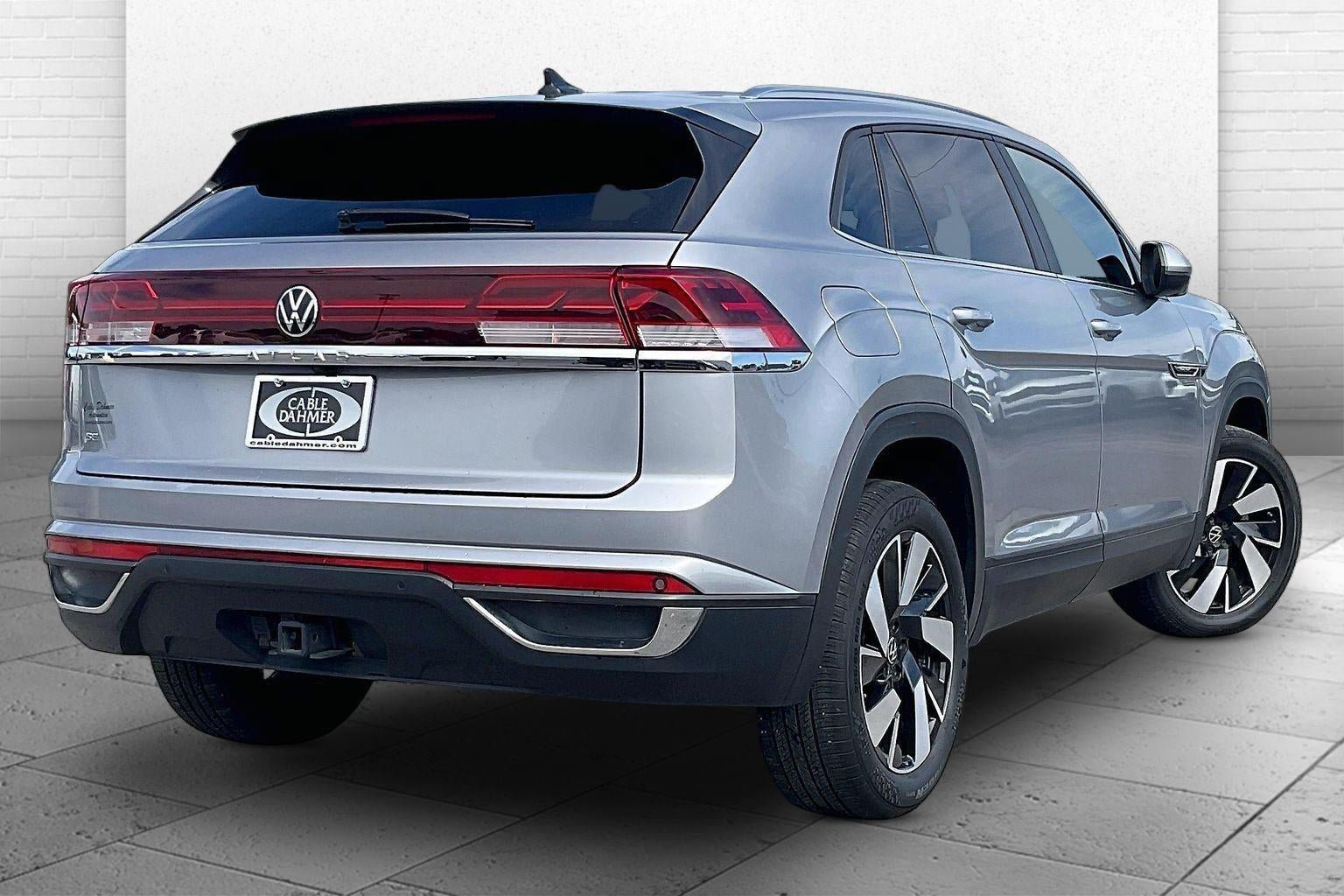 Used 2024 Volkswagen Atlas Cross Sport SE FWD image 16