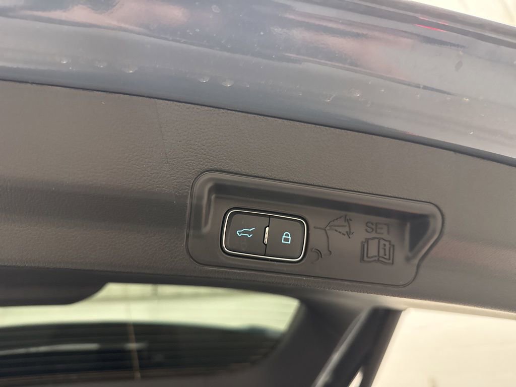 Used 2025 Ford Explorer ST image 18