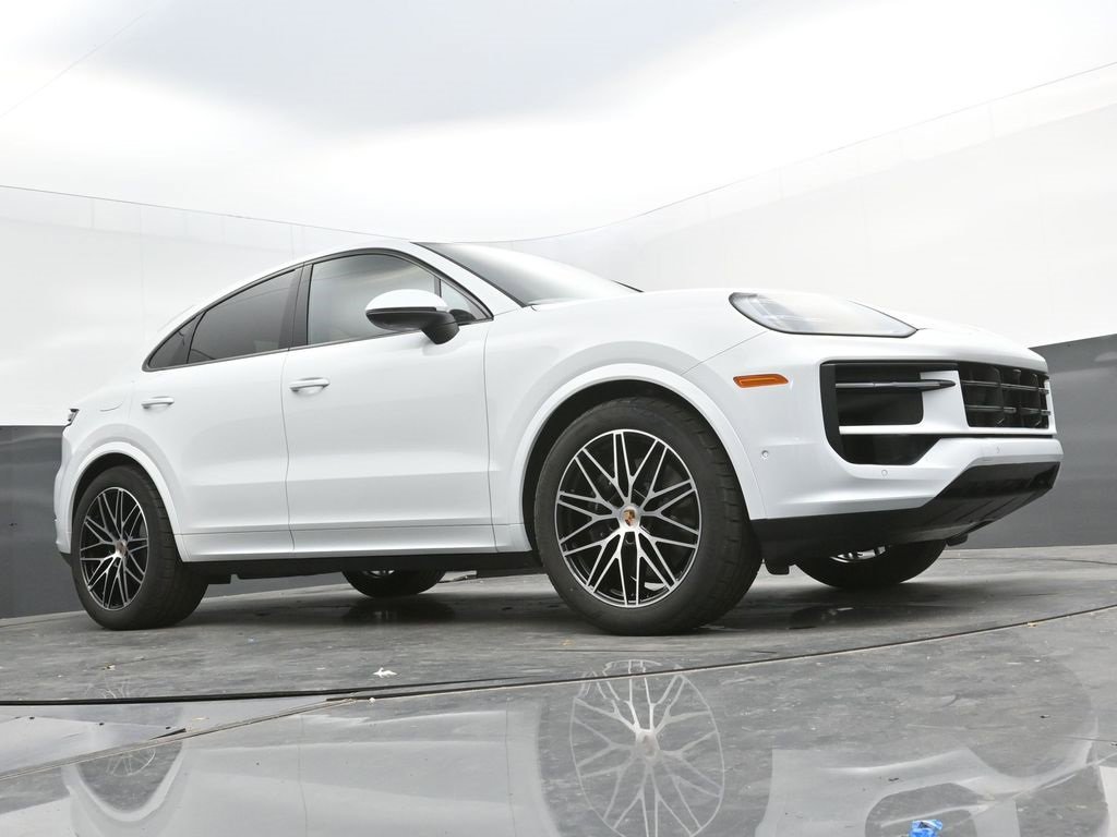 New 2025 Porsche Cayenne Coupe image 31