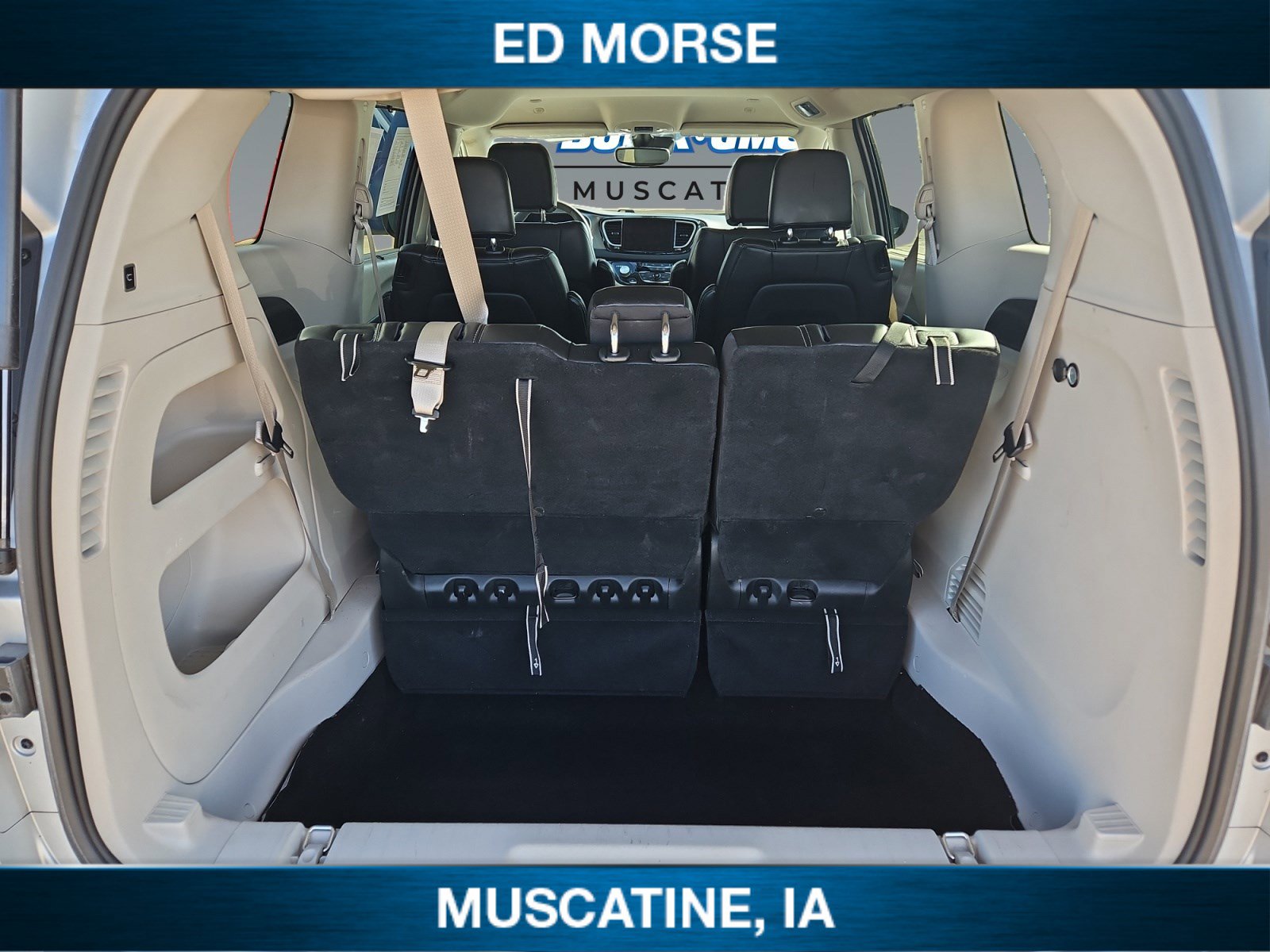 Used 2023 Chrysler Pacifica Touring-L FWD image 18