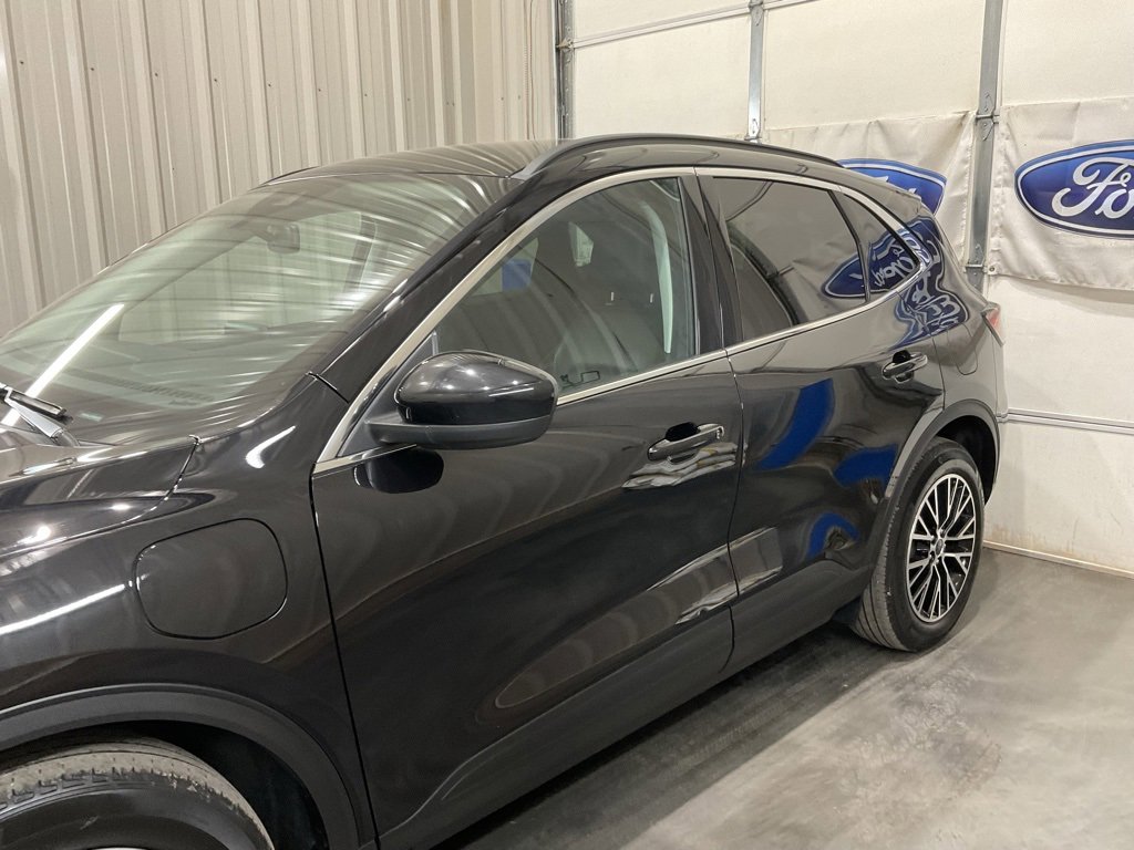 Used 2022 Ford Escape Titanium image 5