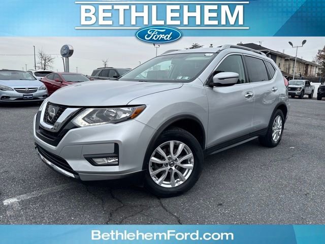 Used 2017 Nissan Rogue SV image 1