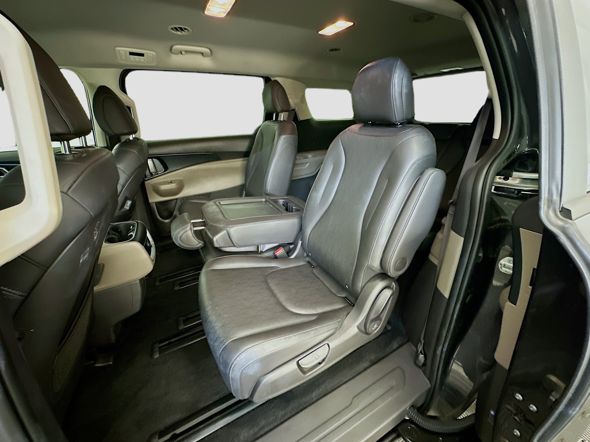 Used 2026 Kia Carnival FWD image 29