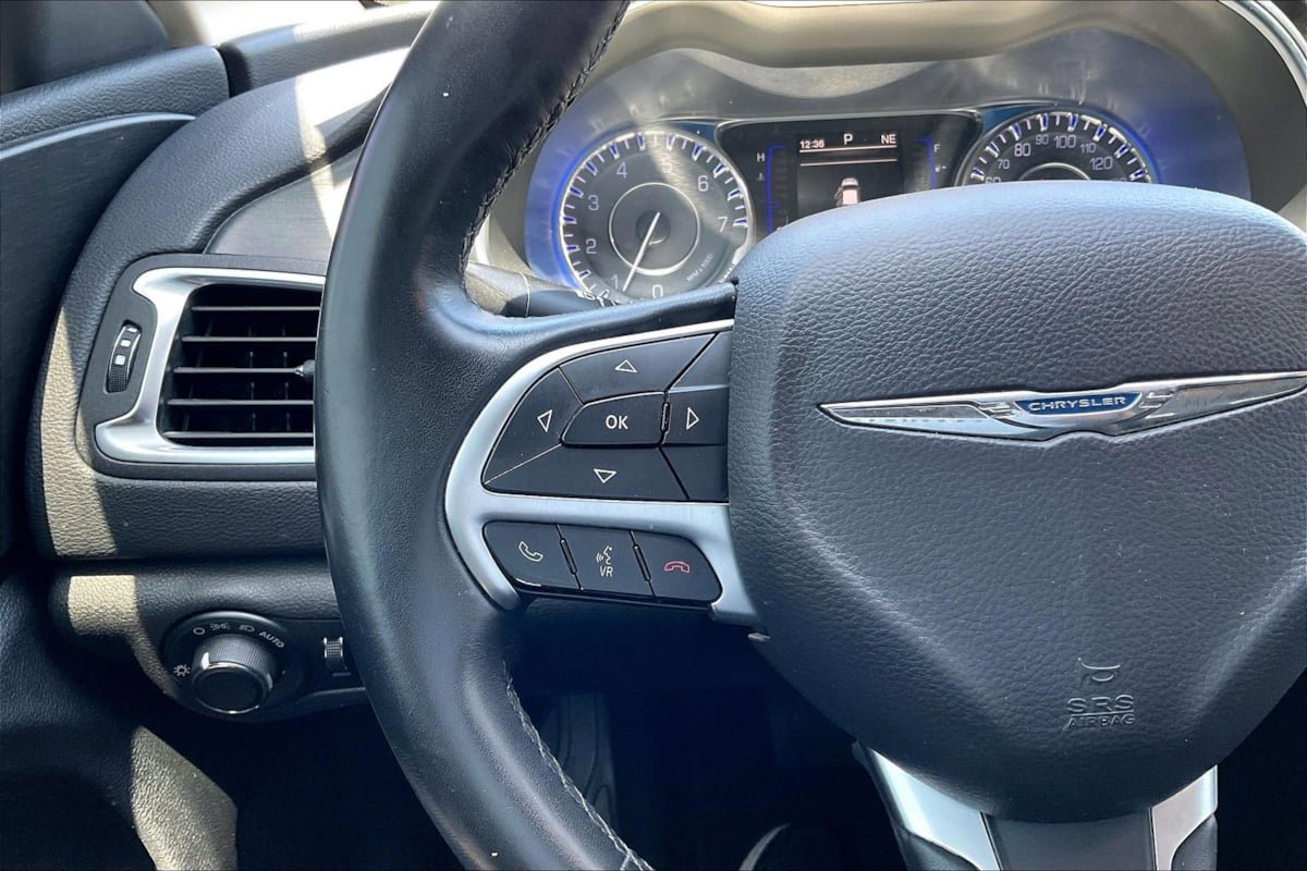 Used 2016 Chrysler 200 Limited w/ Convenience Group FWD image 18