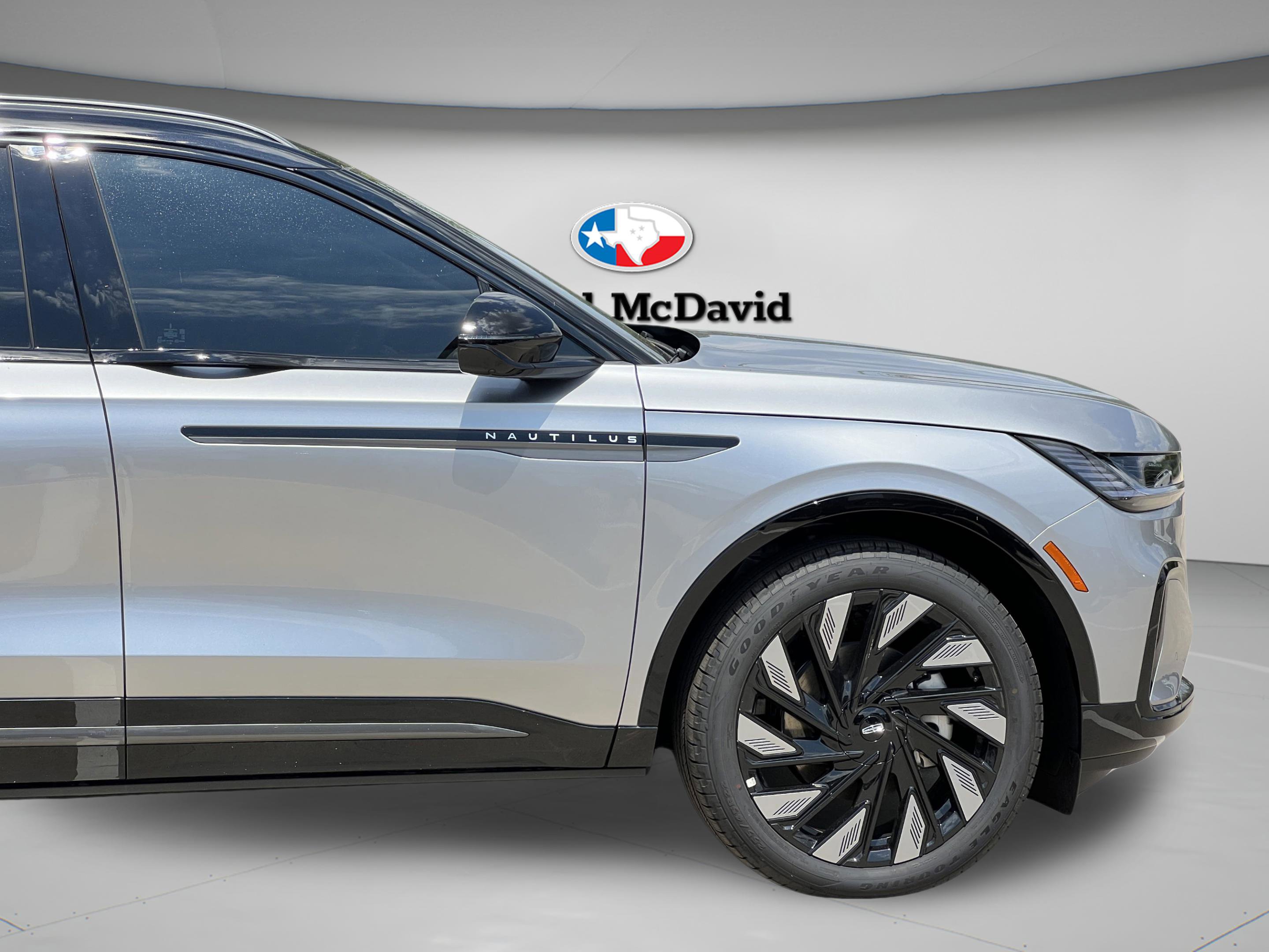 New 2025 Lincoln Nautilus Reserve w/ Jet Appearance Package image 13