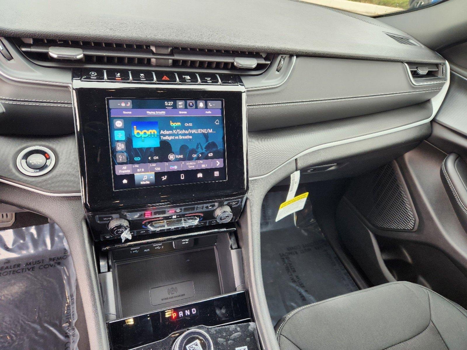 New 2025 Jeep Grand Cherokee Laredo w/ Luxury Tech Group I image 8