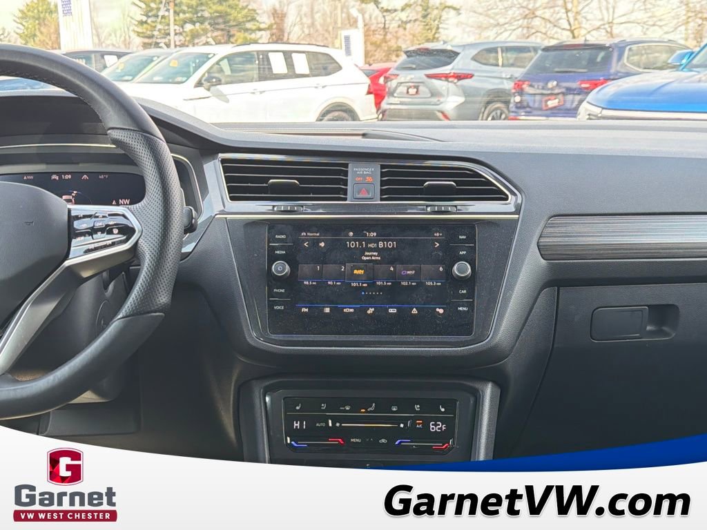 Certified 2023 Volkswagen Tiguan SEL R-Line image 18