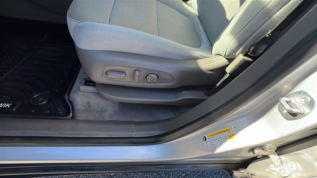 Used 2021 Chevrolet Traverse LT image 14