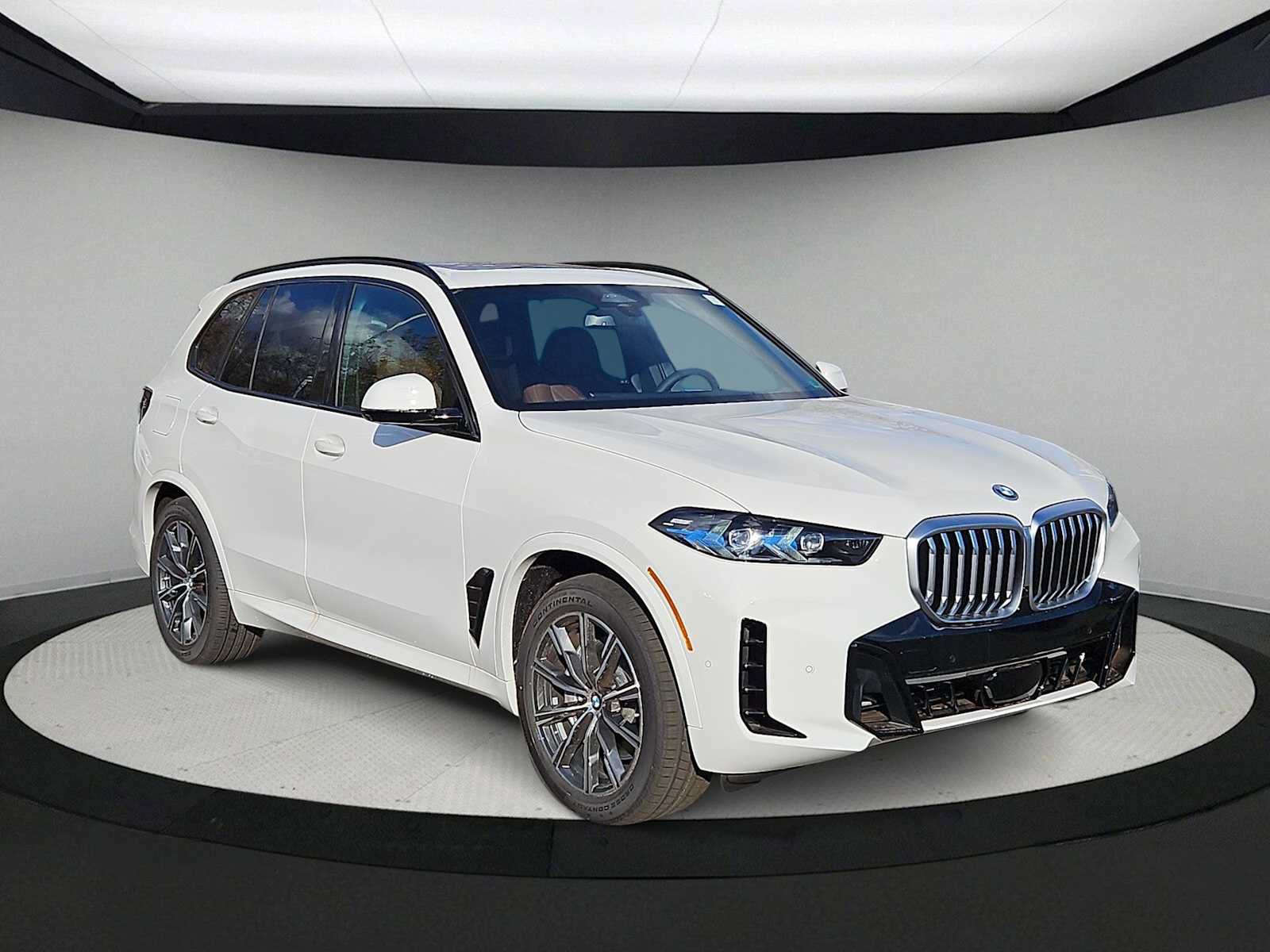 Used 2026 BMW X5 xDrive50e w/ M Sport Package AWD/4WD image 2