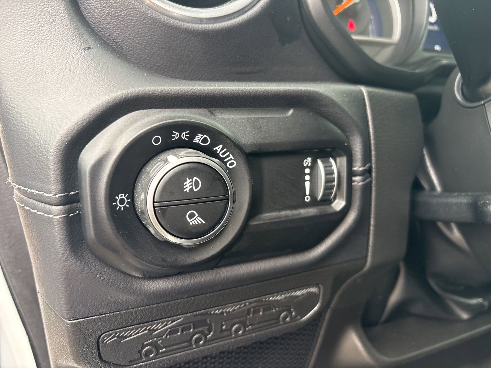 Used 2025 Jeep Gladiator Sport AWD/4WD image 12