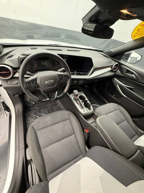 Used 2024 Chevrolet Trax RS FWD image 47