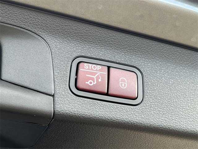 Used 2025 Mercedes-Benz GLS 450 4MATIC image 42