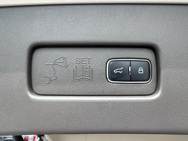 Used 2020 Lincoln Aviator Grand Touring w/ Equipment Group 302A AWD/4WD image 16