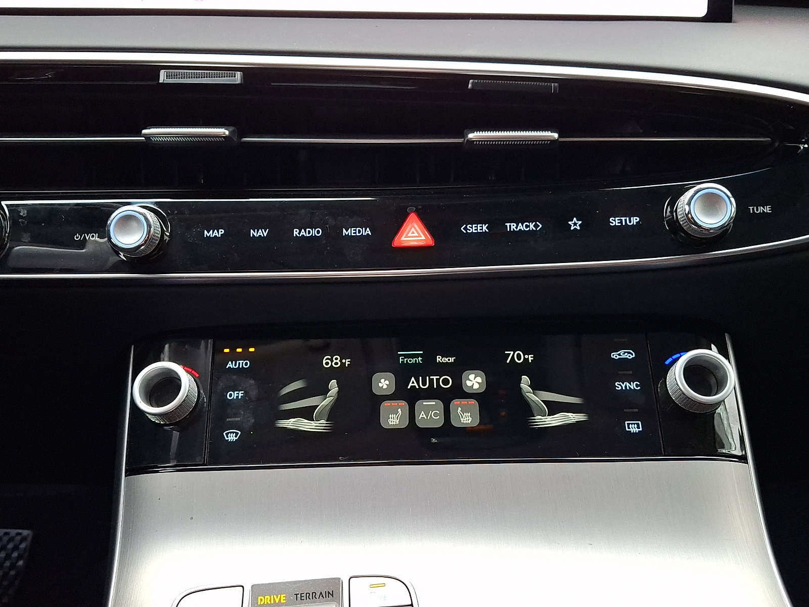 Certified 2026 Genesis GV70 2.5T Select AWD/4WD image 16