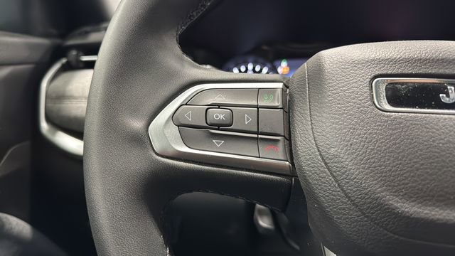 Used 2024 Jeep Compass Latitude image 12
