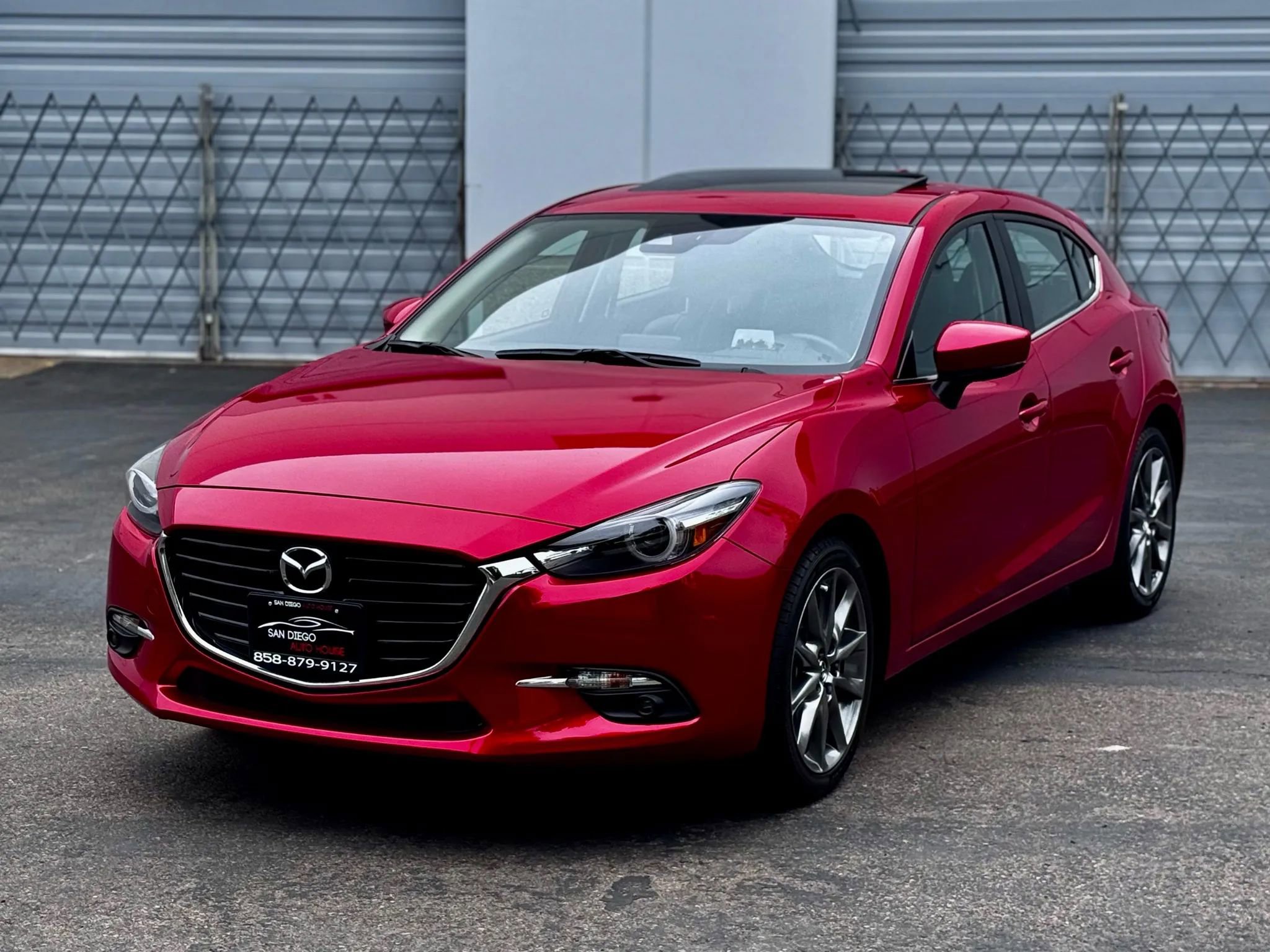 Used 2018 MAZDA MAZDA3 Grand Touring image 4