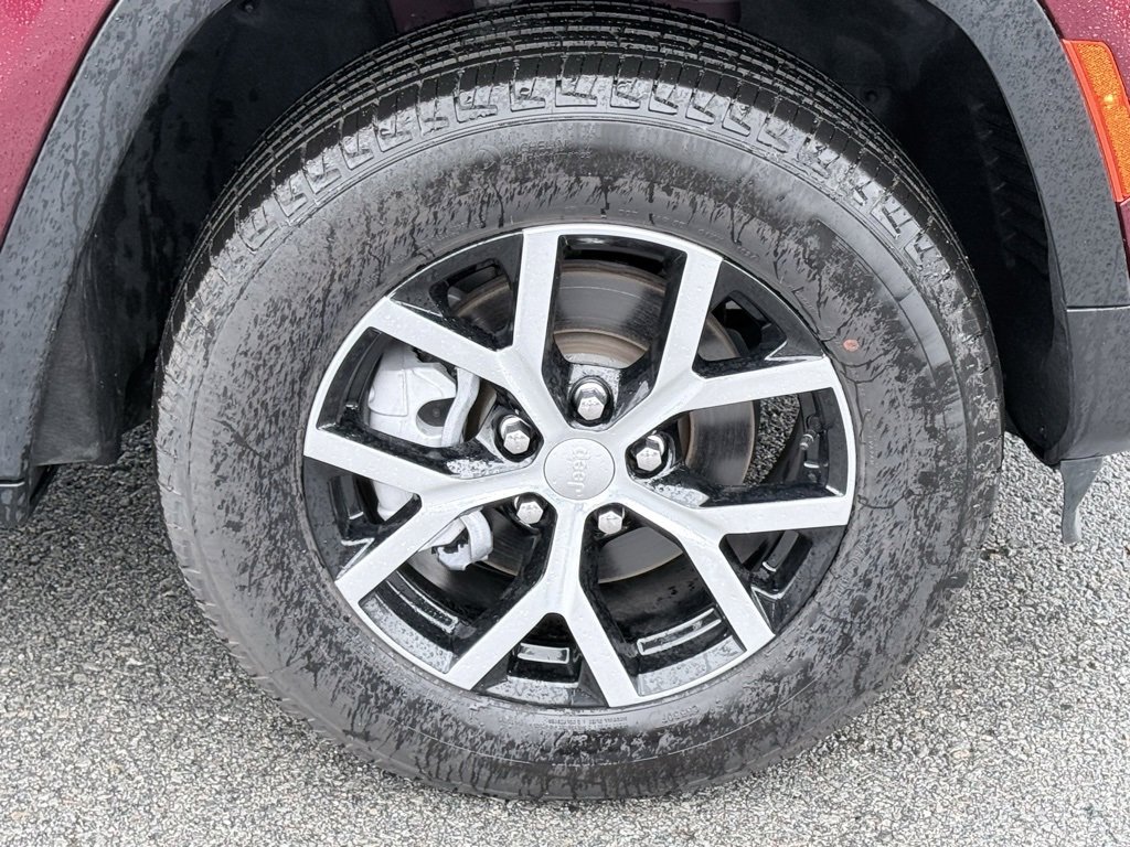 Used 2024 Jeep Grand Cherokee Limited w/ Luxury Tech Group II image 32