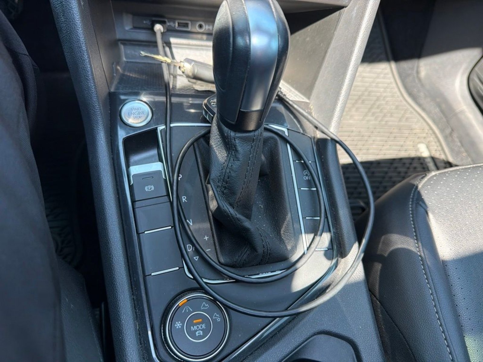 Used 2020 Volkswagen Tiguan SE AWD/4WD image 25