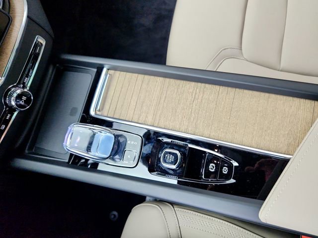 New 2026 Volvo XC60 B5 Plus w/ Protection Package Premier image 22