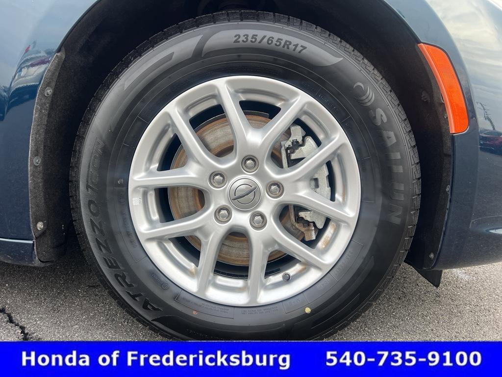 Used 2023 Chrysler Pacifica Touring-L image 9