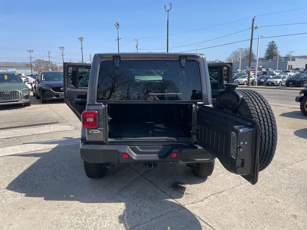 Used 2018 Jeep Wrangler Unlimited Sahara AWD/4WD image 24