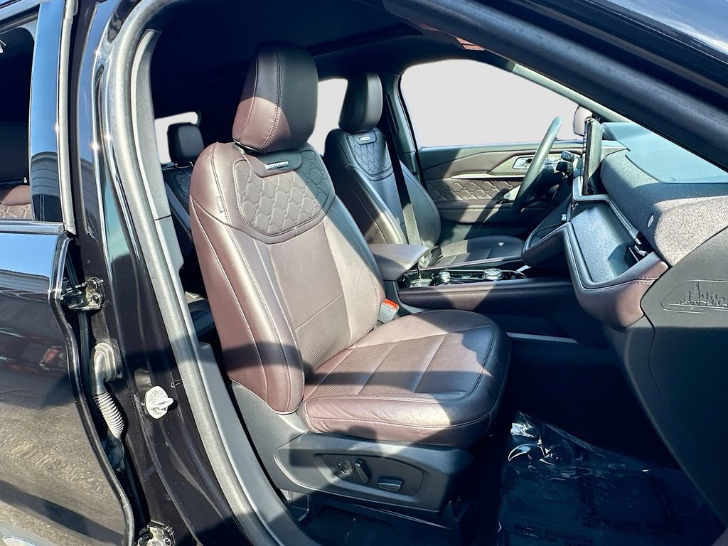 Used 2025 Ford Explorer Platinum w/ Ultimate Package image 31