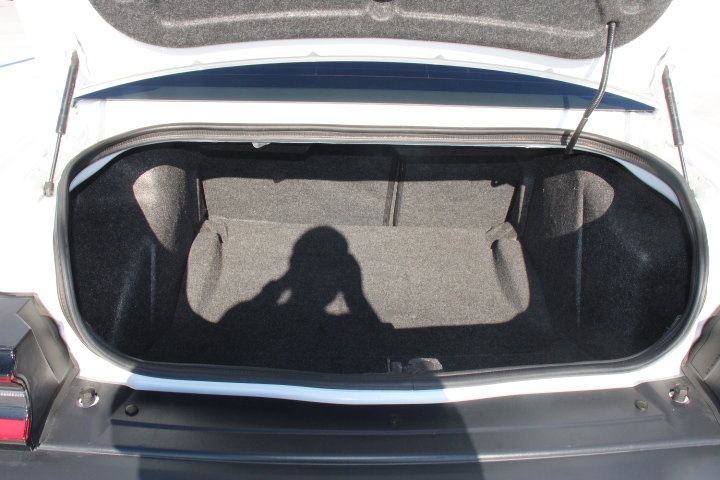 Used 2016 Dodge Challenger SXT image 13