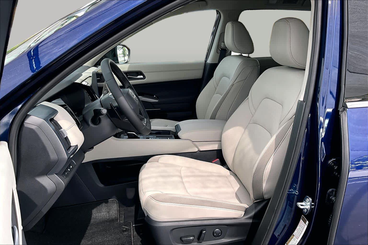 New 2026 Nissan Pathfinder SL FWD image 9