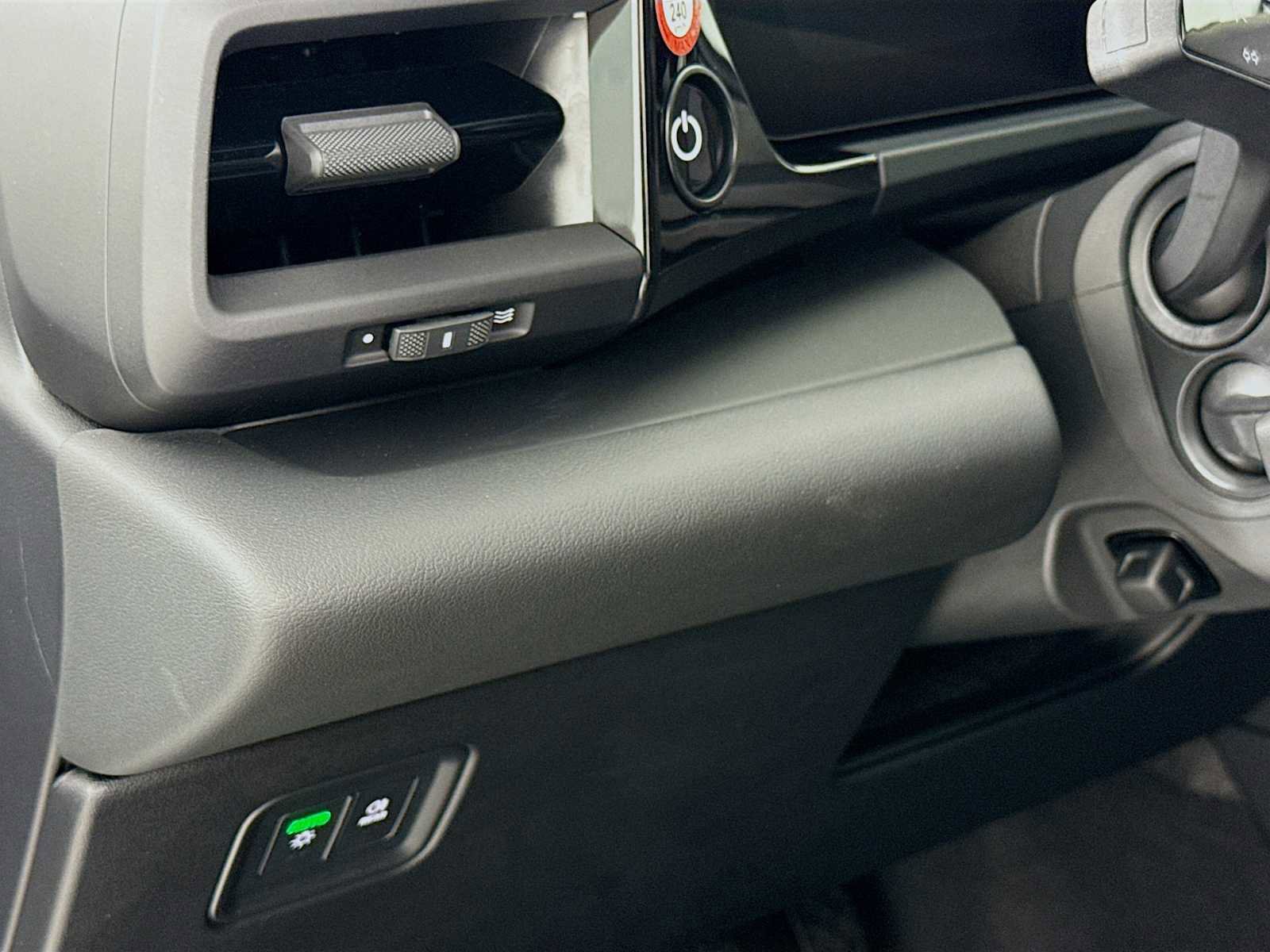 Certified 2025 Porsche Macan Electric image 14