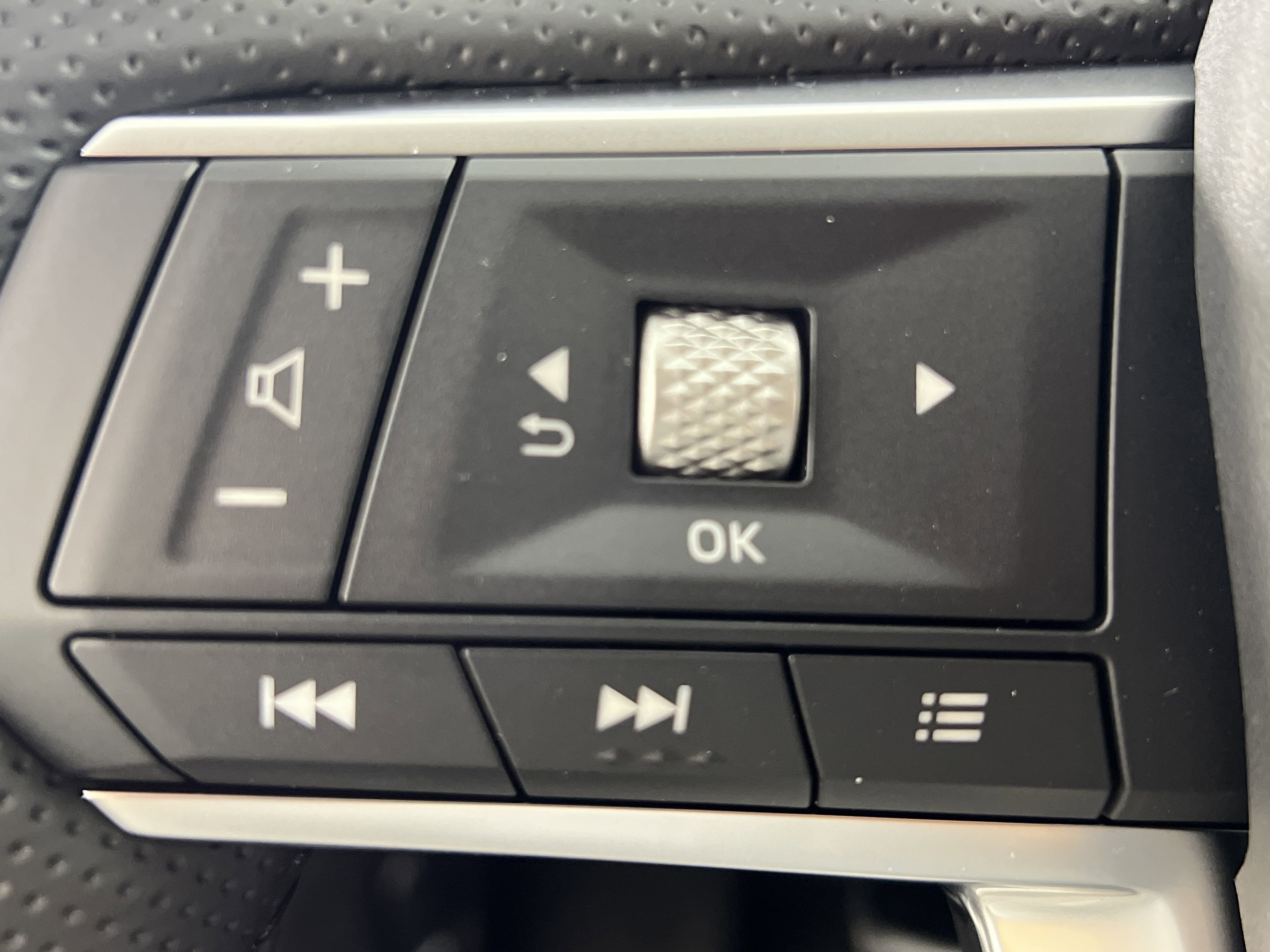 New 2025 Mitsubishi Outlander SE image 18