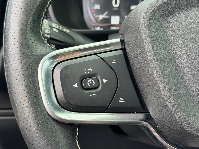 Used 2021 Volvo XC40 T5 R-Design w/ Advanced Package image 18