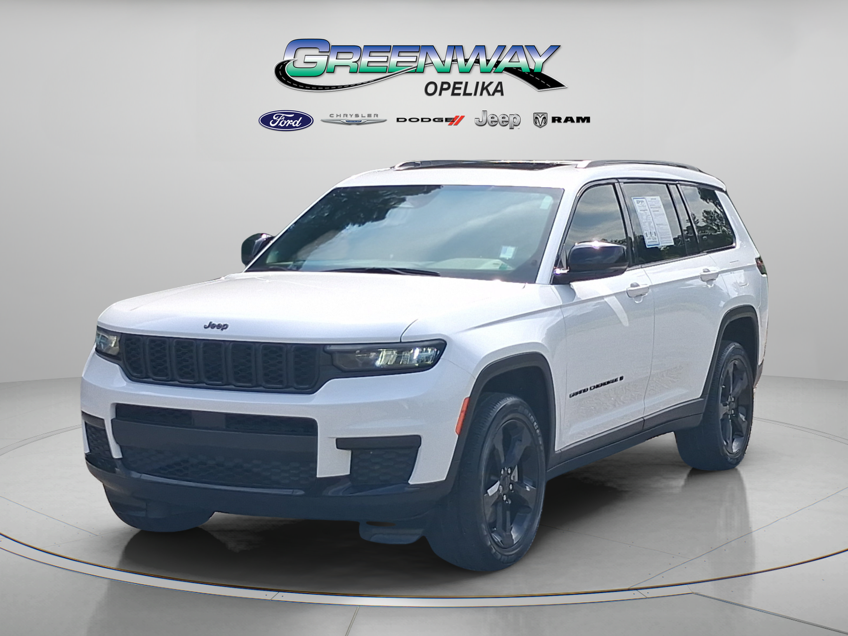 Used 2024 Jeep Grand Cherokee L Altitude RWD image 3