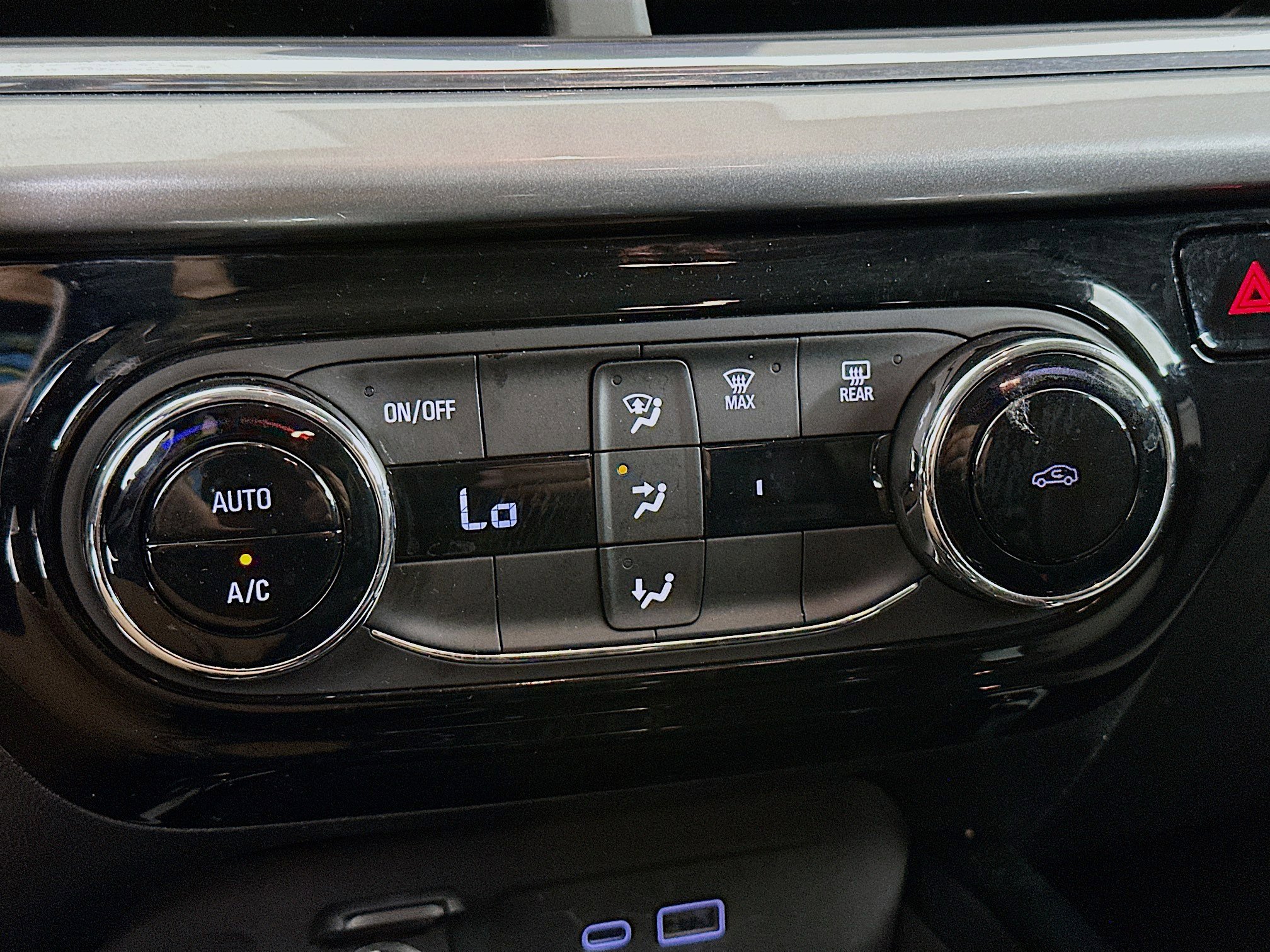 Used 2025 Chevrolet Trax LT image 23