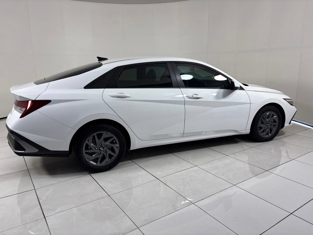 Certified 2025 Hyundai Elantra Hybrid FWD image 6